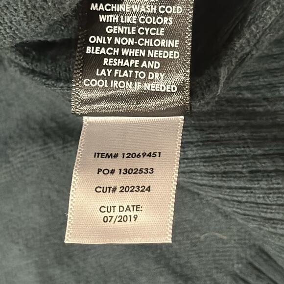 Torrid Women's Green Zebra Heart Pullover Sweater Size 2X - Picture 9 of 10